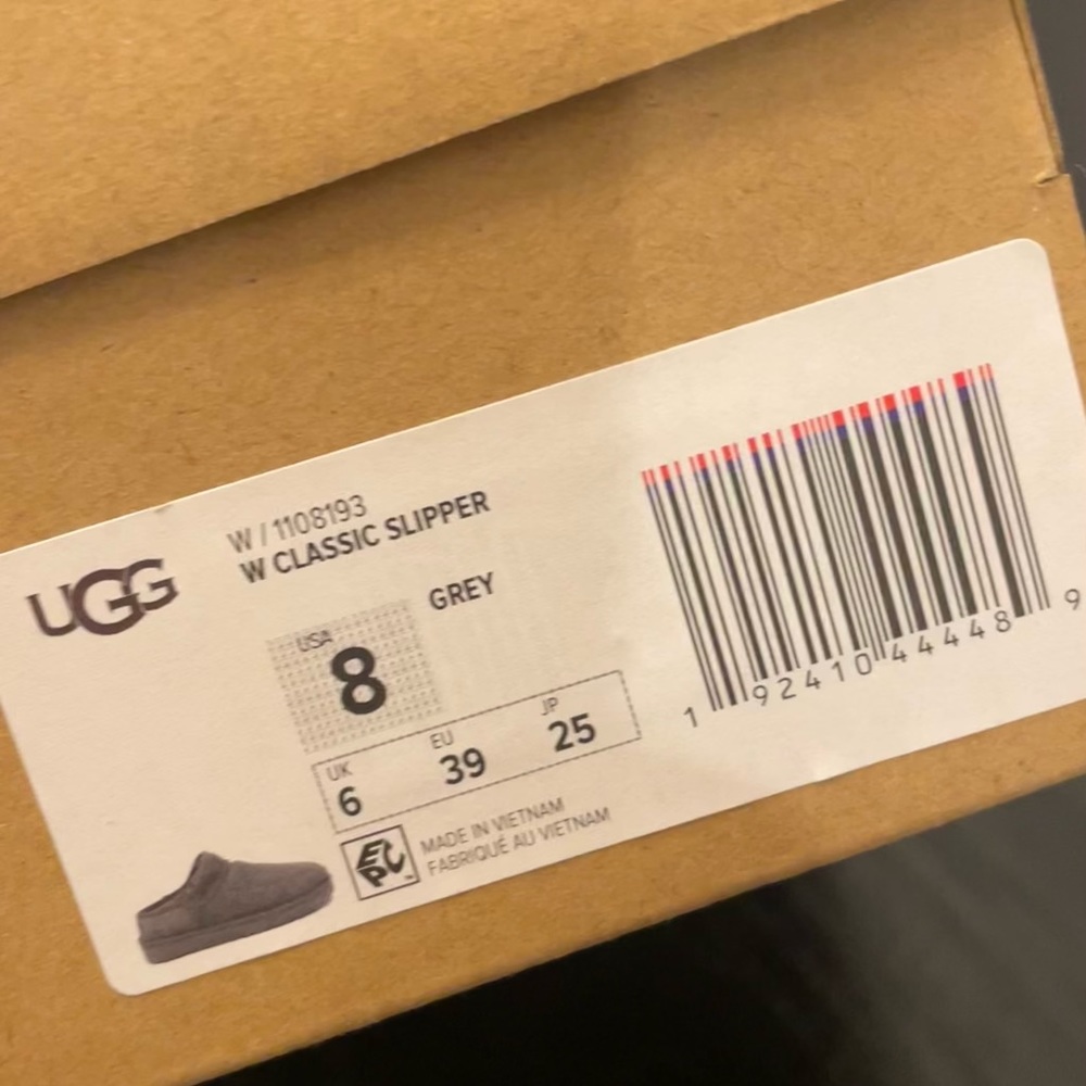 Ugg classic slipper in grey! Size 8. Never worn new in box